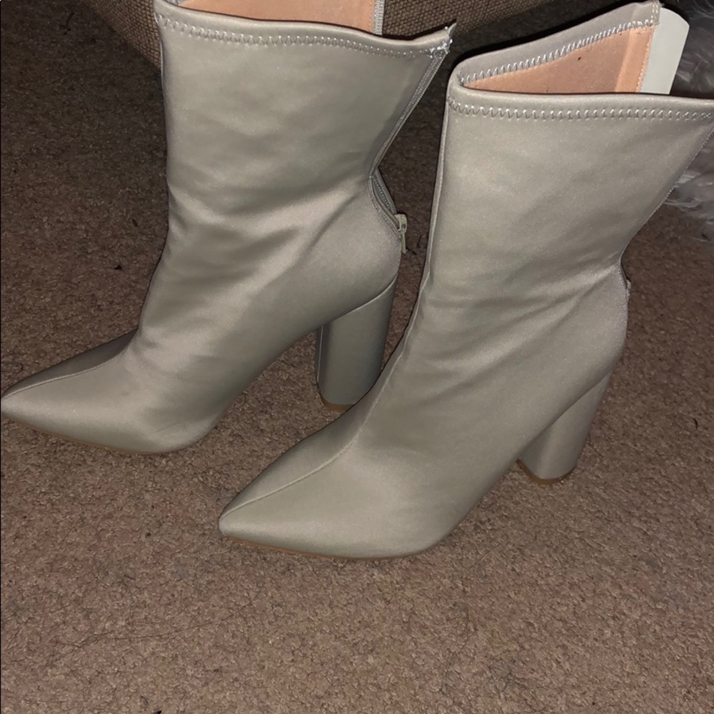 Light grey pointed sock boots